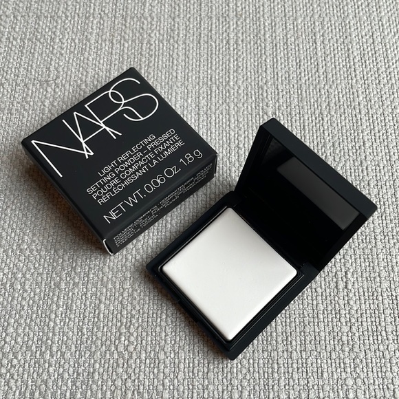 NARS Light Reflecting Setting Powder 1.8g - micro-sized- translucent crystal - Picture 1 of 9
